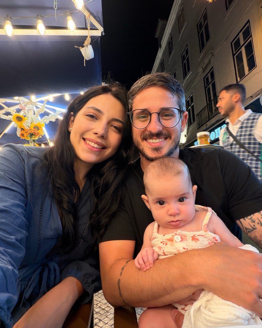 Victoria, o marido e a bebê